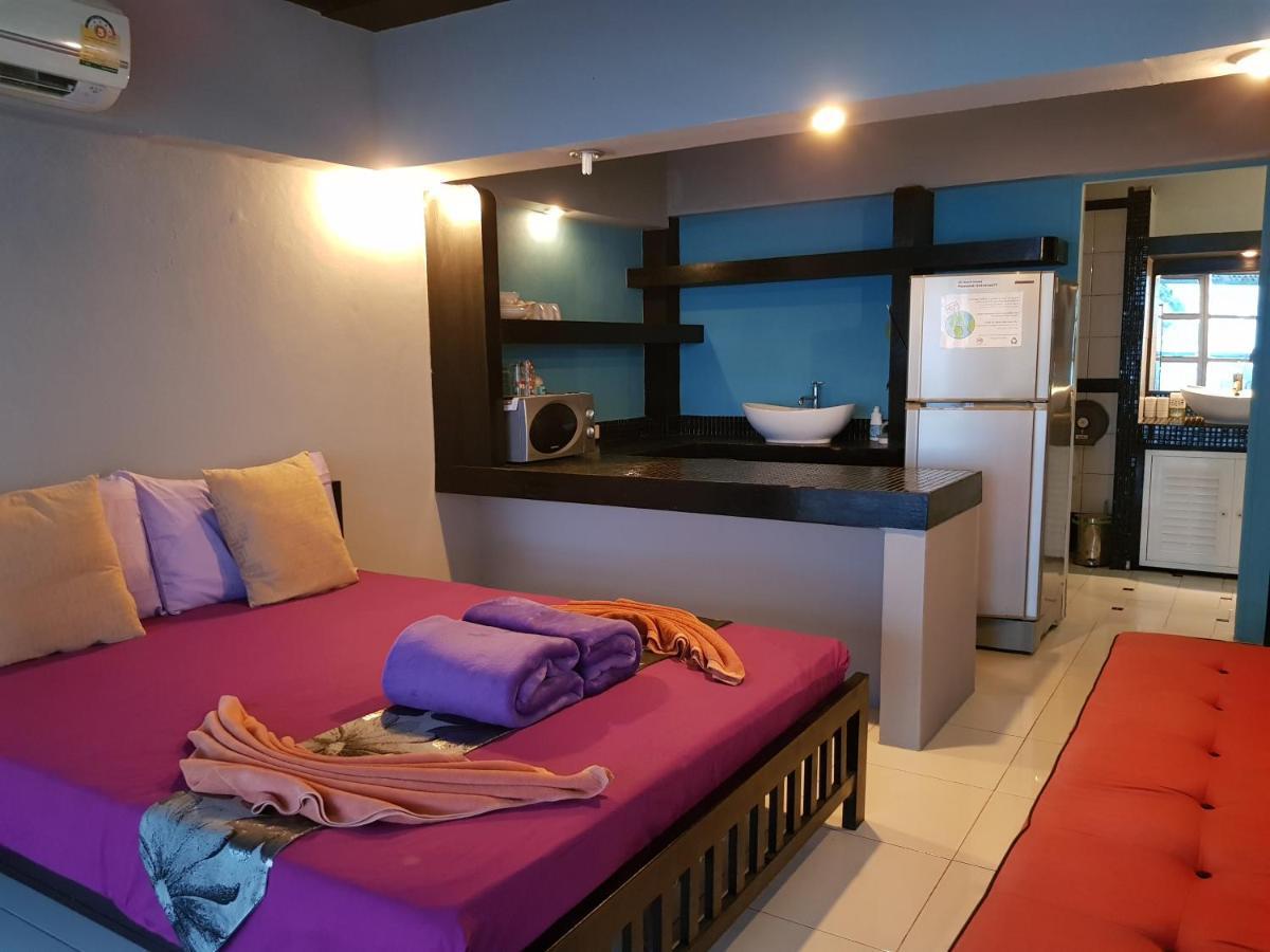 Zone6 Coworking Beach Apartment Old 2W Beach Hostel, Koh Samui ボプート エクステリア 写真