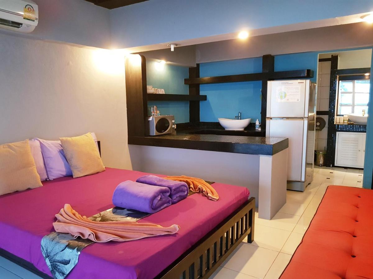 Zone6 Coworking Beach Apartment Old 2W Beach Hostel, Koh Samui ボプート エクステリア 写真